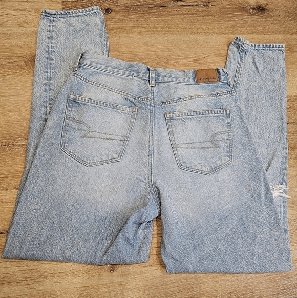 American Eagle Mom Jean Women's Size 4 Tall Destroyed Light Wash Denim Straight - Picture 11 of 12